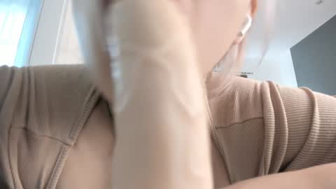 Snapshot of jap_amelle chatting on January 14, 2:19 am Amelle online show from January 14, 2:19 am