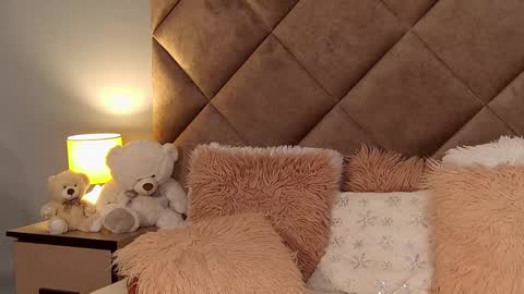 Snapshot of jaquelinemerlot chatting on December 12, 10:45 am jaquelinemerlot online show from December 12, 10:45 am