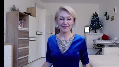 Snapshot of jasmin18v chatting on December 12, 2:00 pm Jasmin room for people 40 online show from December 12, 2:00 pm