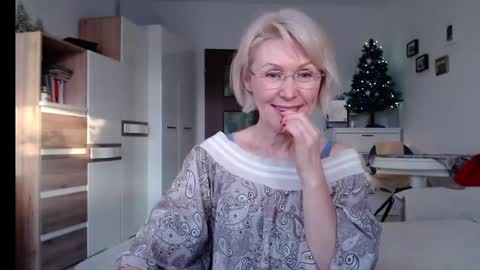 Snapshot of jasmin18v chatting on December 15, 1:54 pm Jasmin room for people 40 online show from December 15, 1:54 pm