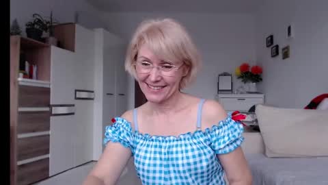 Snapshot of jasmin18v chatting on February 27, 1:49 pm Jasmin room for people 40 online show from February 27, 1:49 pm