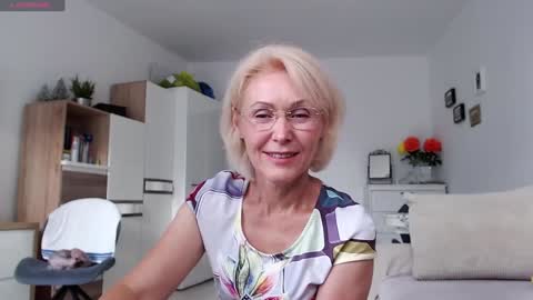 Snapshot of jasmin18v chatting on September 12, 1:44 pm Jasmin room for people 40 online show from September 12, 1:44 pm