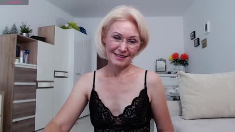 Snapshot of jasmin18v chatting on September 21, 1:24 pm Jasmin room for people 40 online show from September 21, 1:24 pm