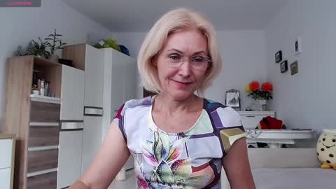 Snapshot of jasmin18v chatting on October 12, 1:10 pm Jasmin room for people 40 online show from October 12, 1:10 pm