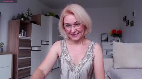 Snapshot of jasmin18v chatting on October 23, 6:13 am Jasmin room for people 40 online show from October 23, 6:13 am