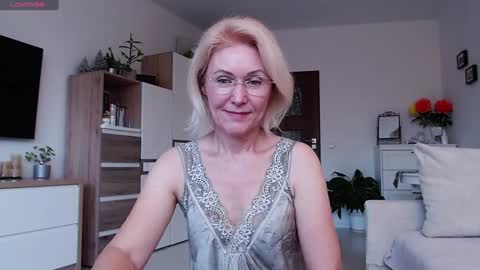 Snapshot of jasmin18v chatting on October 24, 6:32 am Jasmin room for people 40 online show from October 24, 6:32 am