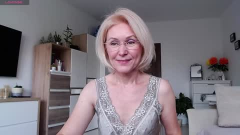 Snapshot of jasmin18v chatting on October 31, 8:26 am Jasmin room for people 40 online show from October 31, 8:26 am