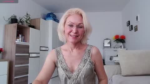 Snapshot of jasmin18v chatting on November 5, 10:59 am Jasmin room for people 40 online show from November 5, 10:59 am