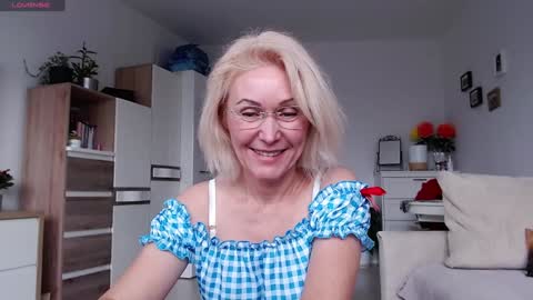 Snapshot of jasmin18v chatting on November 16, 10:54 am Jasmin room for people 40 online show from November 16, 10:54 am