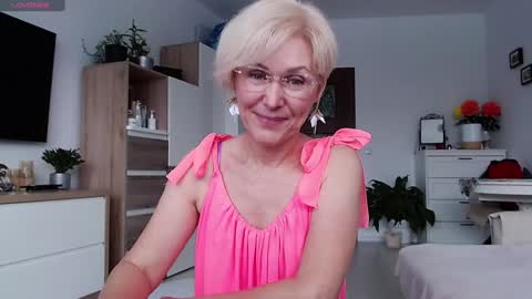 Snapshot of jasmin18v chatting on November 30, 10:08 am Jasmin room for people 40 online show from November 30, 10:08 am