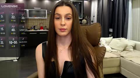 Snapshot of jasmine_doll_ chatting on June 6, 10:14 pm Jasmine online show from June 6, 10:14 pm