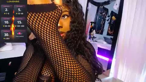 Instagram jasminecampbell1  online show from October 31, 5:47 pm