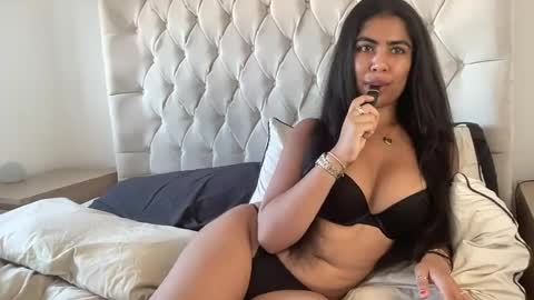 Snapshot of jasminefoxx_ chatting on July 9, 6:12 pm Jasmine Fox online show from July 9, 6:12 pm
