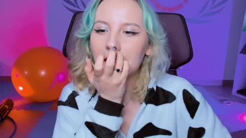 Jasmine online show from January 4, 2:14 pm