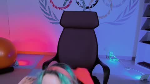 Jasmine online show from January 10, 11:11 am