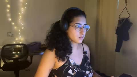 Jasmine online show from May 5, 7:55 pm