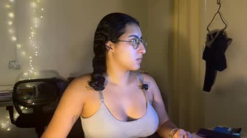 Jasmine online show from May 6, 4:45 pm