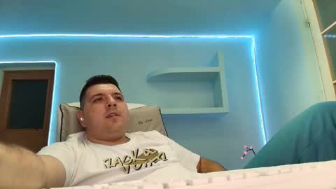 Snapshot of jasonjacks8 chatting on November 15, 5:27 am JasonJacks online show from November 15, 5:27 am