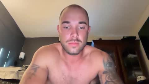 Snapshot of jasonm1997 chatting on October 22, 12:00 am jasonm1997 online show from October 22, 12:00 am