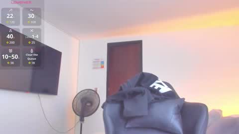 JBrooksXx online show from October 7, 7:11 pm