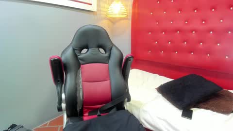 Snapshot of jasperjohnson chatting on March 12, 9:02 am jasperjohnson online show from March 12, 9:02 am