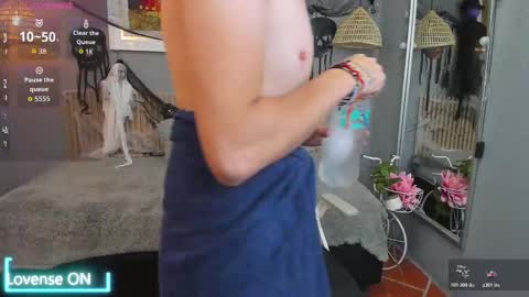 Snapshot of jasperjohnson chatting on October 28, 3:10 am jasperjohnson online show from October 28, 3:10 am