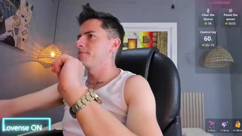 Snapshot of jasperjohnson chatting on December 14, 3:23 am jasperjohnson online show from December 14, 3:23 am