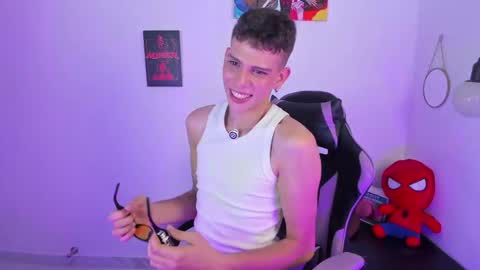 Snapshot of jasson___ chatting on May 19, 7:31 pm jasson___ online show from May 19, 7:31 pm