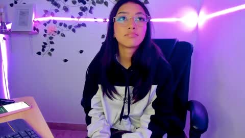 Jaulyn online show from April 18, 3:49 pm