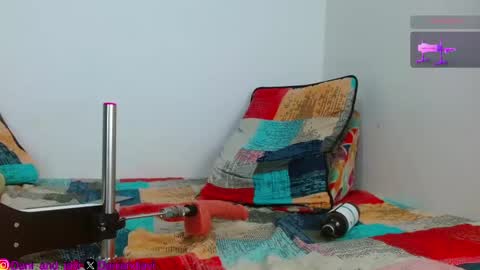 Snapshot of javi_8812 chatting on February 15, 11:06 am dani and javi online show from February 15, 11:06 am