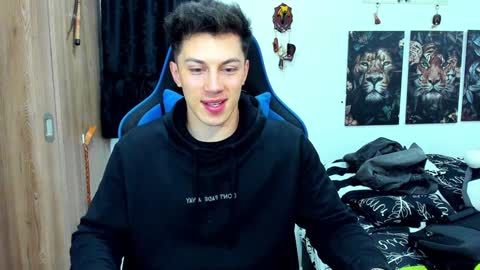 Snapshot of javiersexymann chatting on December 9, 12:45 am Javier online show from December 9, 12:45 am