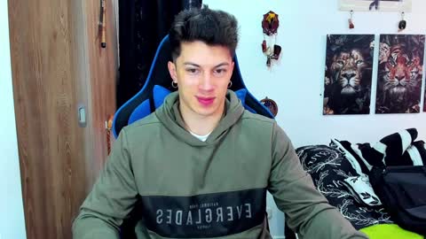 Snapshot of javiersexymann chatting on December 9, 5:19 pm Javier online show from December 9, 5:19 pm