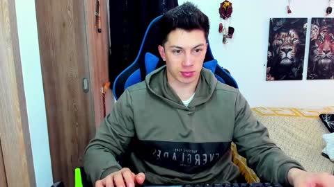 Snapshot of javiersexymann chatting on December 13, 7:10 pm Javier online show from December 13, 7:10 pm