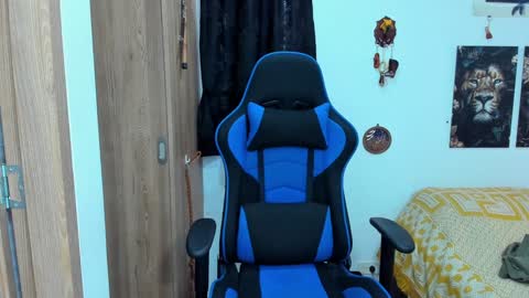 Snapshot of javiersexymann chatting on December 29, 8:37 pm Javier online show from December 29, 8:37 pm