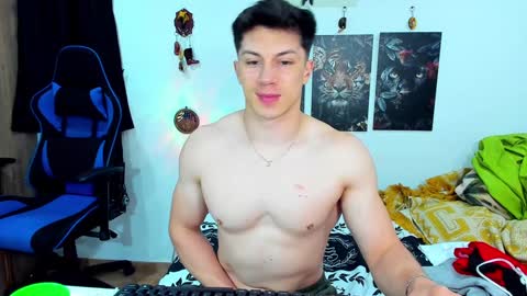 Snapshot of javiersexymann chatting on January 28, 11:28 pm Javier online show from January 28, 11:28 pm