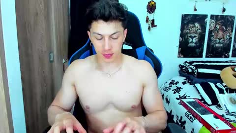 Snapshot of javiersexymann chatting on February 14, 9:53 pm Javier online show from February 14, 9:53 pm