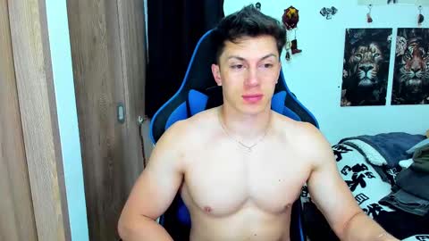 Snapshot of javiersexymann chatting on February 17, 4:31 am Javier online show from February 17, 4:31 am