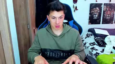 Snapshot of javiersexymann chatting on February 18, 8:47 pm Javier online show from February 18, 8:47 pm