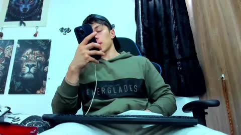 Snapshot of javiersexymann chatting on March 6, 6:48 pm Javier online show from March 6, 6:48 pm