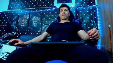 Snapshot of javiersexymann chatting on October 13, 10:54 pm Javier online show from October 13, 10:54 pm