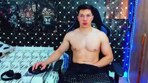 Javier online show from June 10, 9:35 pm