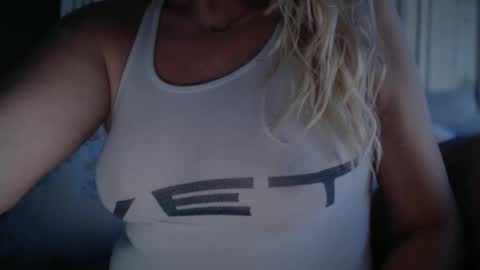 Snapshot of javlovesu chatting on November 3, 7:37 pm JAV online show from November 3, 7:37 pm