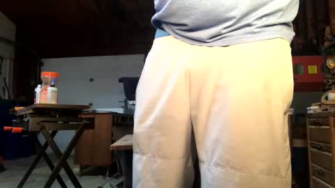 Snapshot of jawssharkparty chatting on October 5, 4:11 am Jaws  online show from October 5, 4:11 am