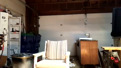 Snapshot of jawssharkparty chatting on October 6, 4:54 am Jaws  online show from October 6, 4:54 am