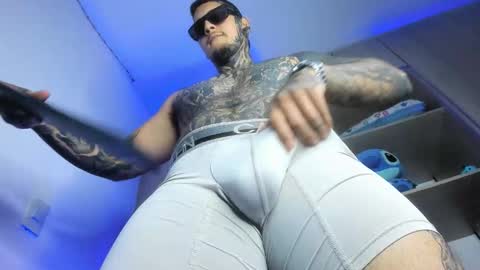 Snapshot of jaxxon22cm chatting on February 24, 7:23 pm Michael independient model online show from February 24, 7:23 pm