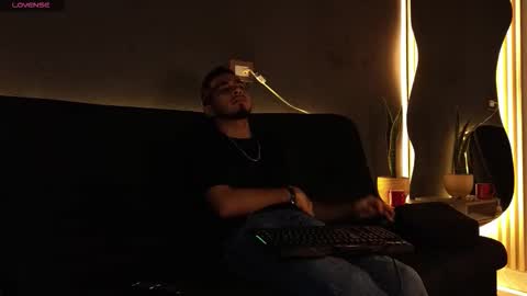 Snapshot of jaybrown_1 chatting on November 5, 2:55 am Jay online show from November 5, 2:55 am