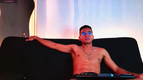 Snapshot of jaybrown_1 chatting on November 12, 3:07 am Jay online show from November 12, 3:07 am