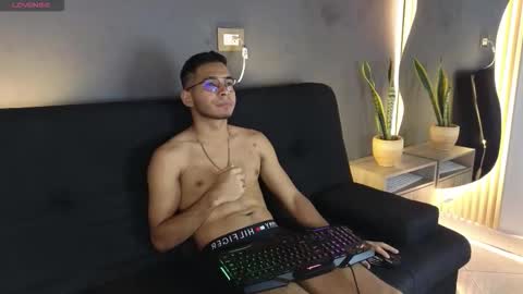 Snapshot of jaybrown_1 chatting on November 21, 11:31 am Jay online show from November 21, 11:31 am