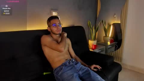 Snapshot of jaybrown_1 chatting on November 26, 11:11 am Jay online show from November 26, 11:11 am