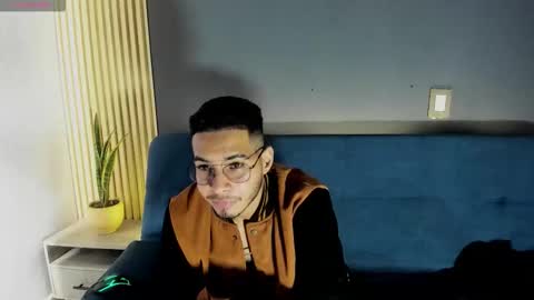 Snapshot of jaybrown_1 chatting on December 2, 10:38 pm Jay online show from December 2, 10:38 pm